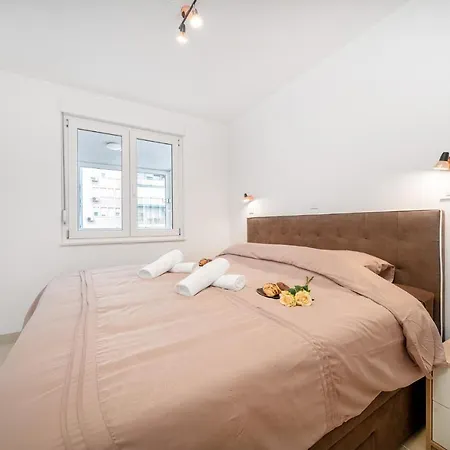 Luxury And Modern On The Main Appartement *