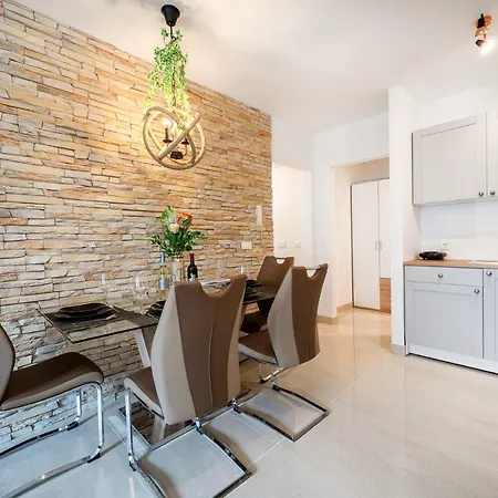 Luxury And Modern On The Main Split