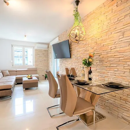 Luxury And Modern On The Main Appartement *