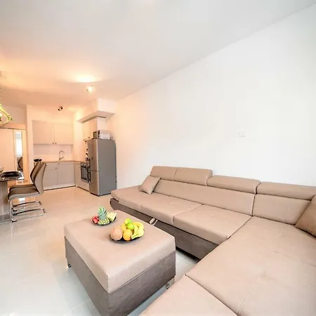 Luxury And Modern On The Main Appartement *